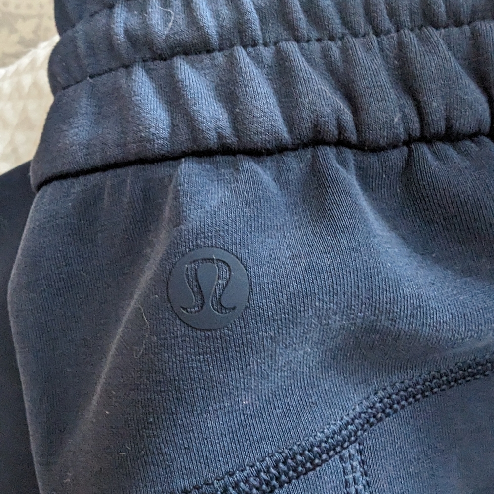 Lululemon Navy Cropped Pants Size 0 - Picture 4 of 5